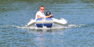 eventyr på vandet med en gummibåd