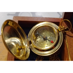 Kompas m. k�de i tr��ske