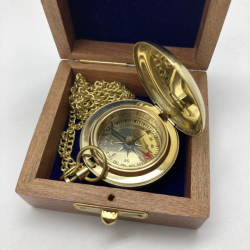 Kompas m. k�de i tr��ske